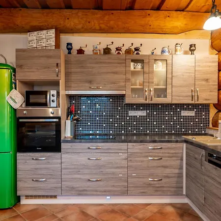 Srub Pohodar V Novohradskych Horach Nyaraló